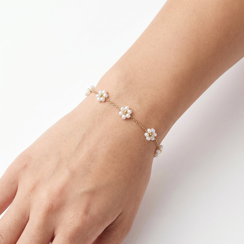 Pearl Daisy Chain Bracelet – Gold-Tone Floral Fashion Jewellery