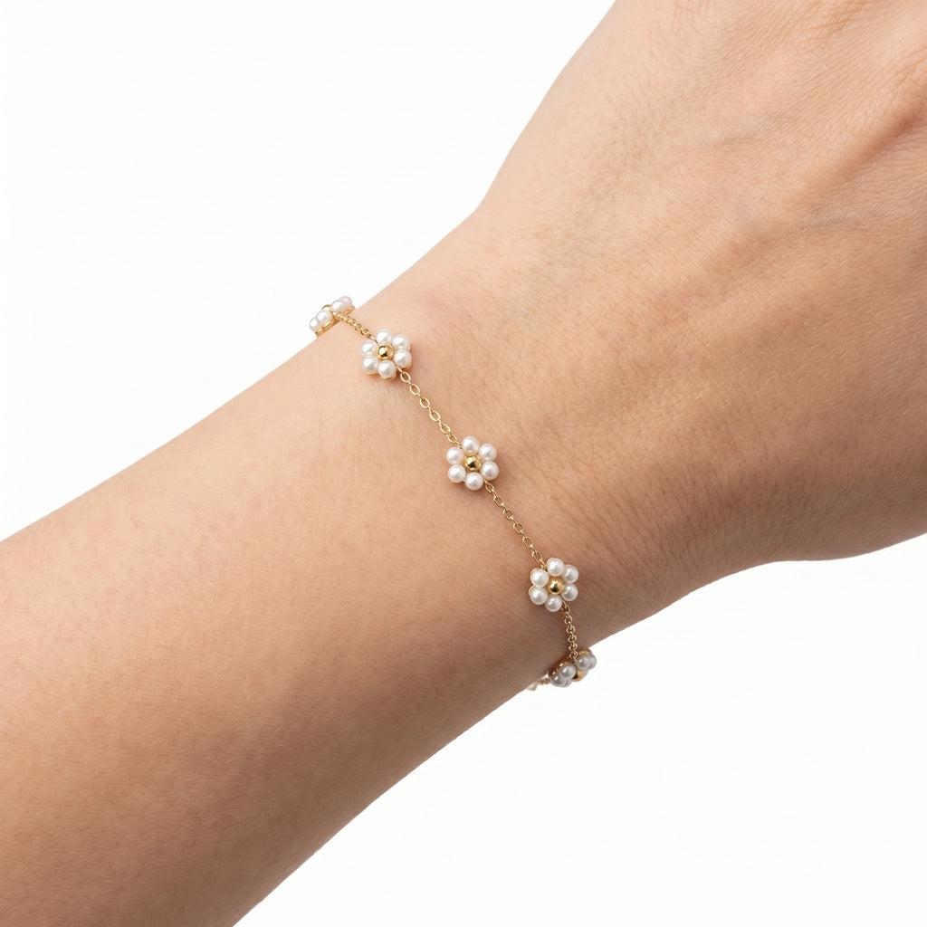 Pearl Daisy Chain Bracelet – Gold-Tone Floral Fashion Jewellery