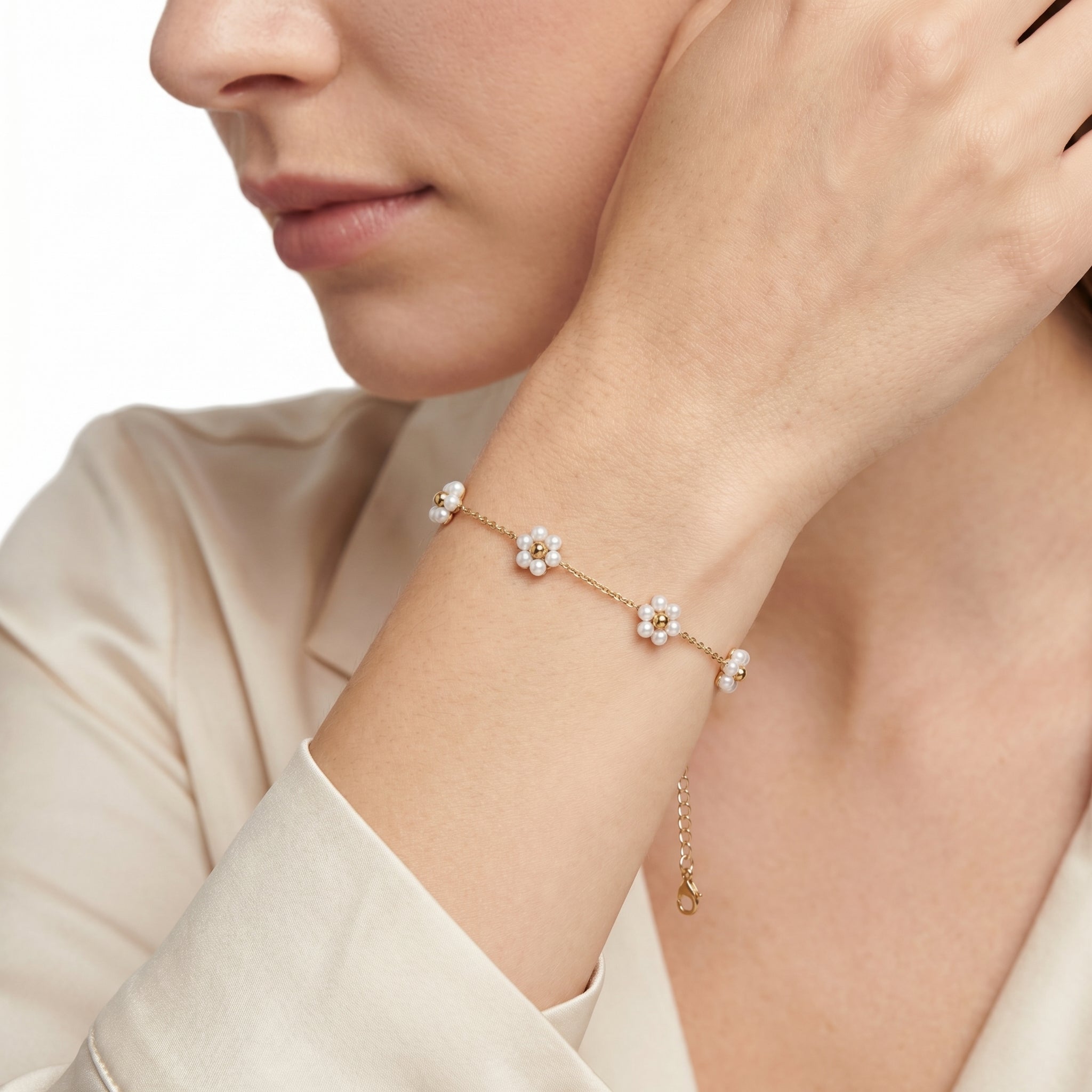Pearl Daisy Chain Bracelet – Gold-Tone Floral Fashion Jewellery